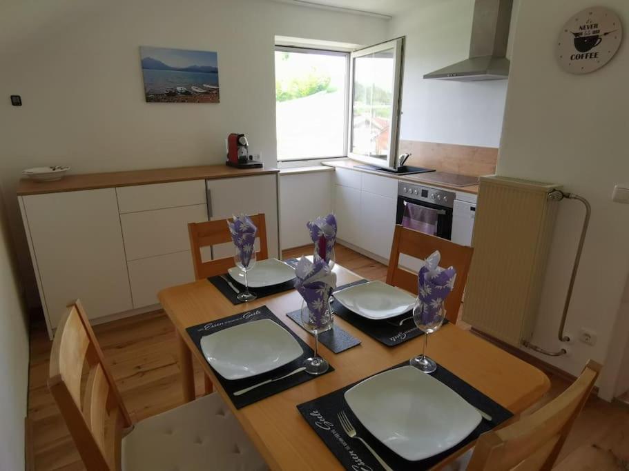Wohnung Mit Ausblick Im Allgaeu Mit 2 Schlafzimmern มาร์คโทเบอร์ดอร์ฟ ภายนอก รูปภาพ